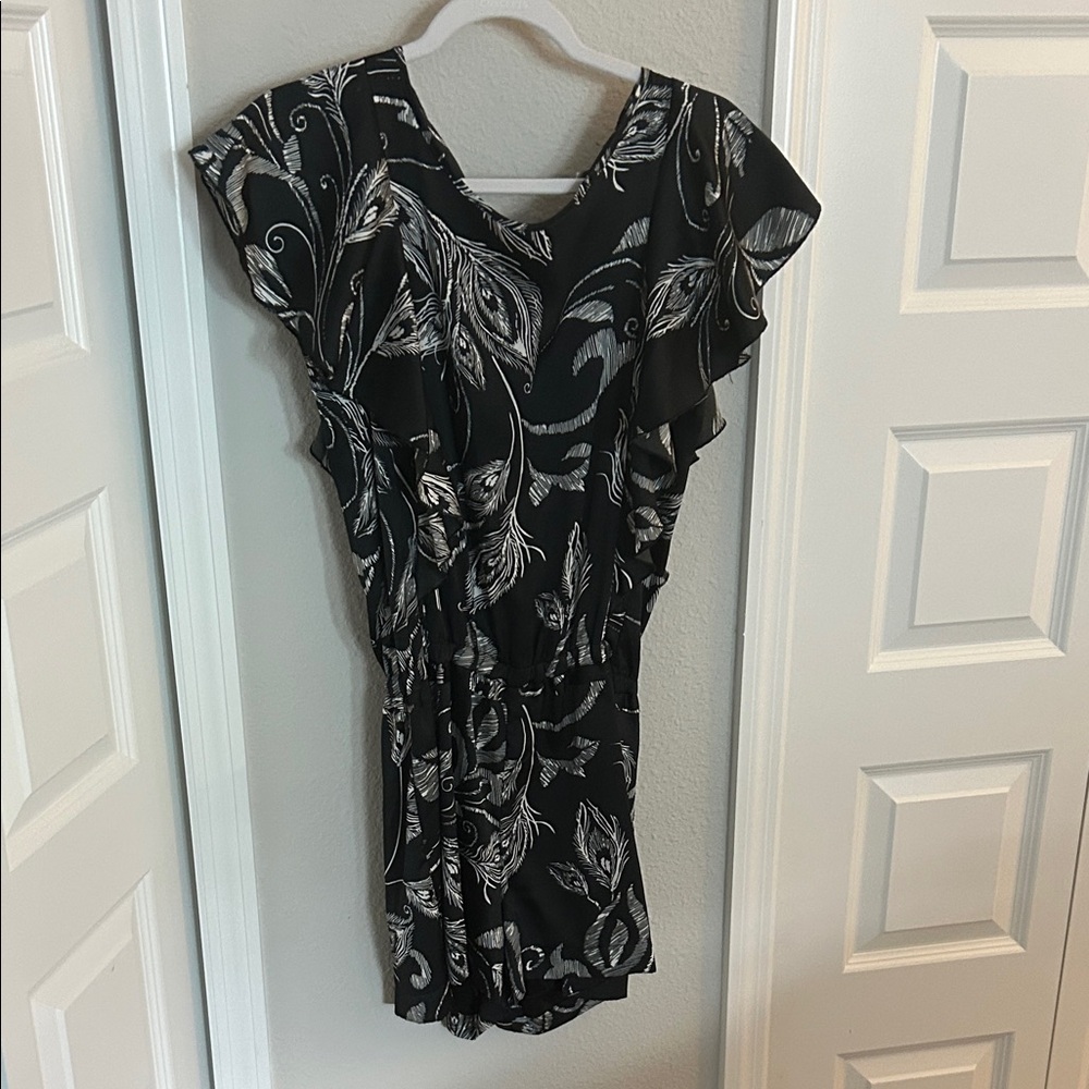 WD.NY Monochrome Feather Pattern romper